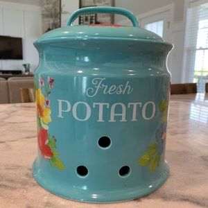 Pioneer woman potato keeper